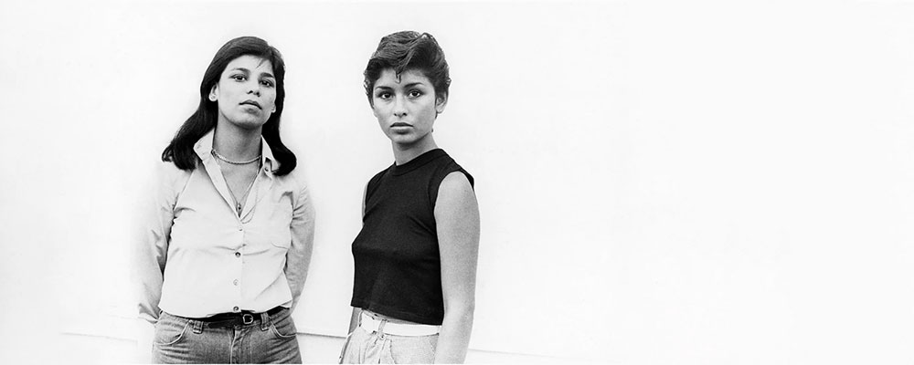 Photo of two woman by photographer Diana Solís